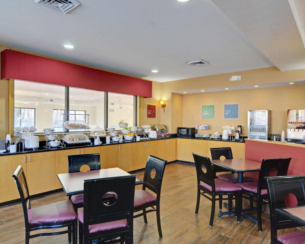 Comfort Suites Salem-Roanoke I-81 Екстериор снимка