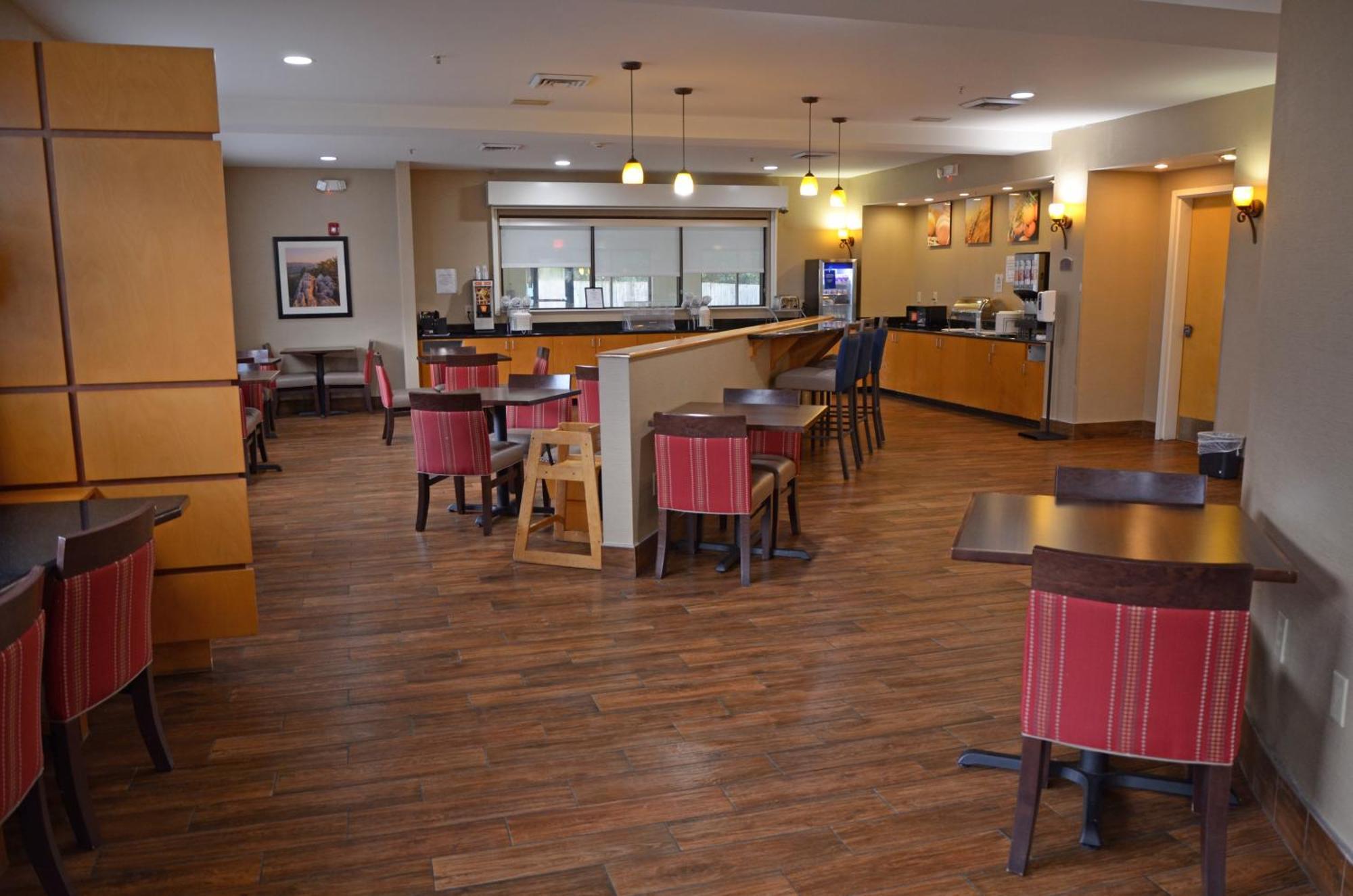 Comfort Suites Salem-Roanoke I-81 Екстериор снимка