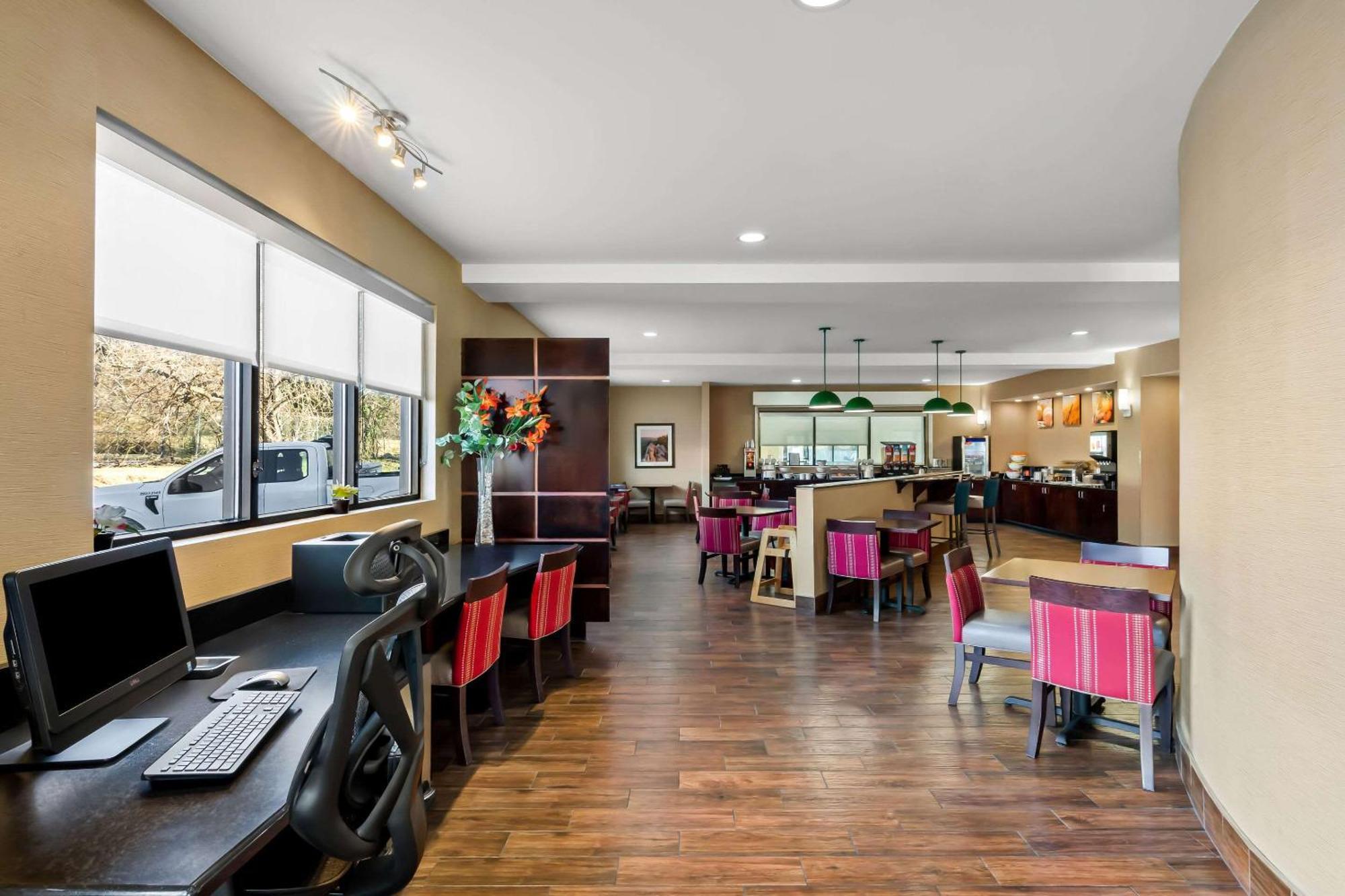 Comfort Suites Salem-Roanoke I-81 Екстериор снимка
