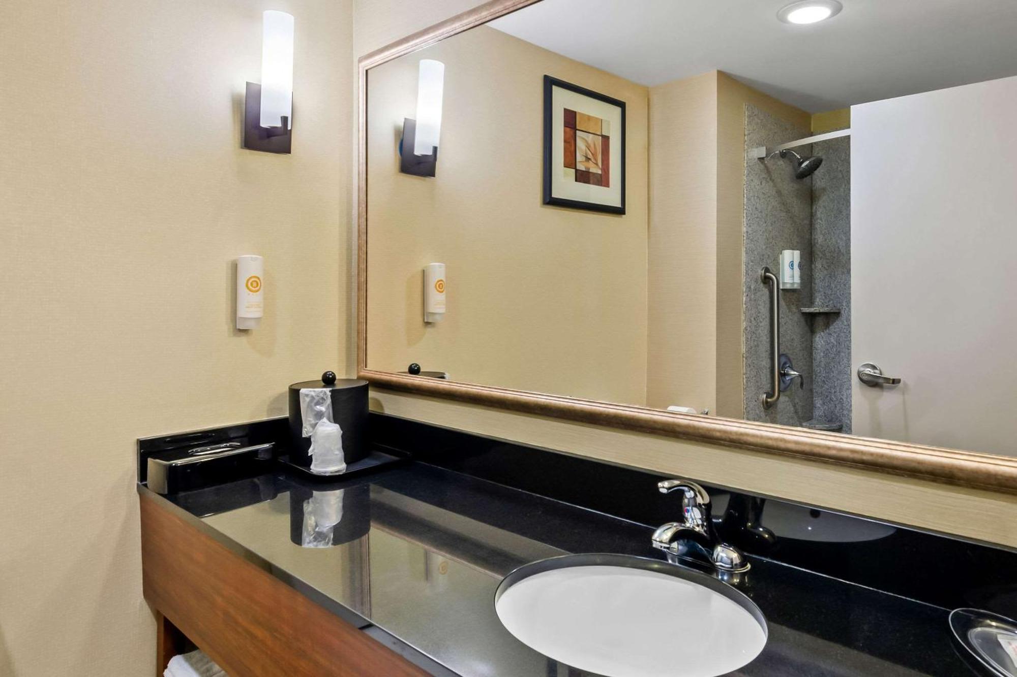 Comfort Suites Salem-Roanoke I-81 Екстериор снимка