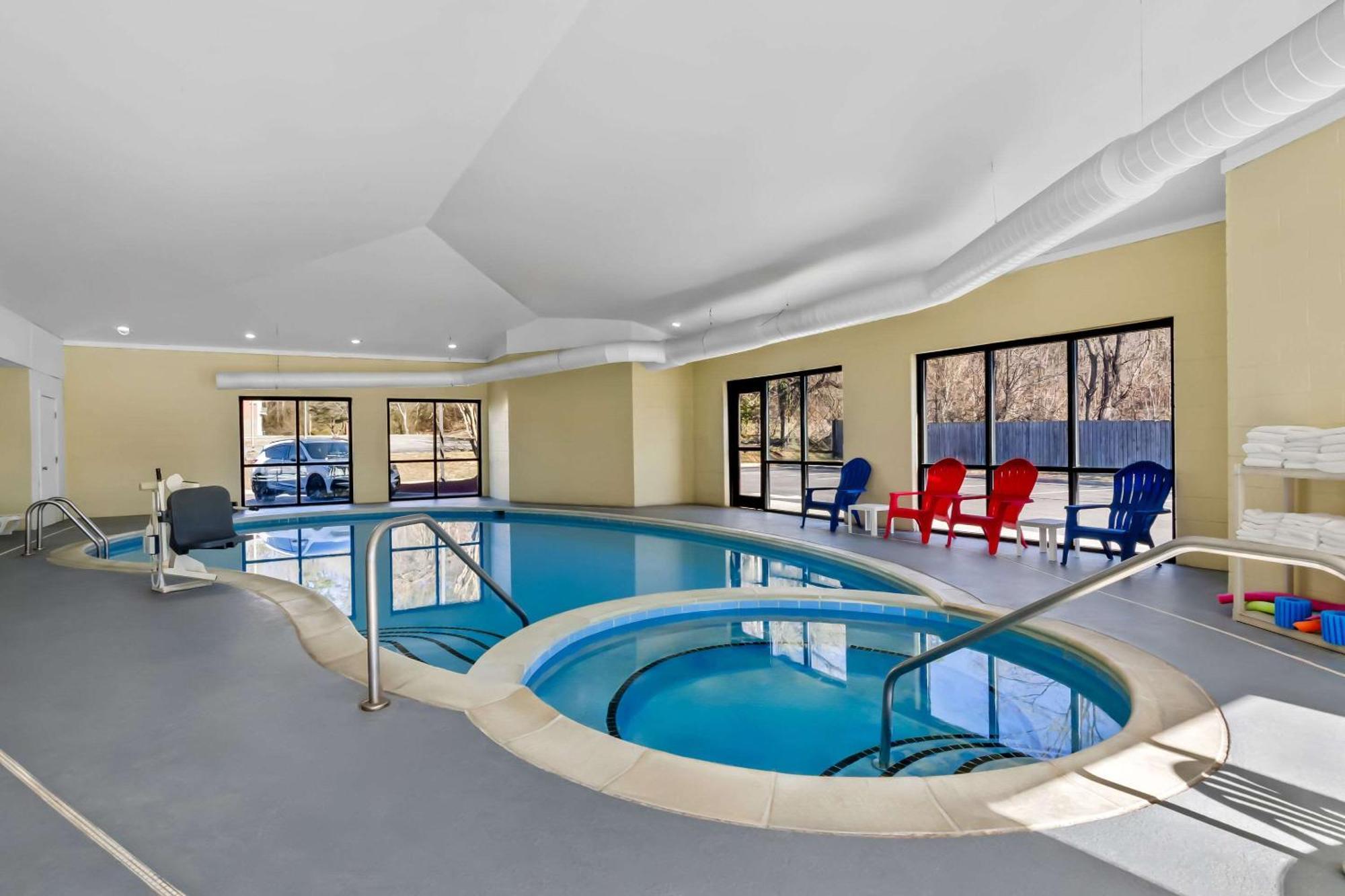 Comfort Suites Salem-Roanoke I-81 Екстериор снимка