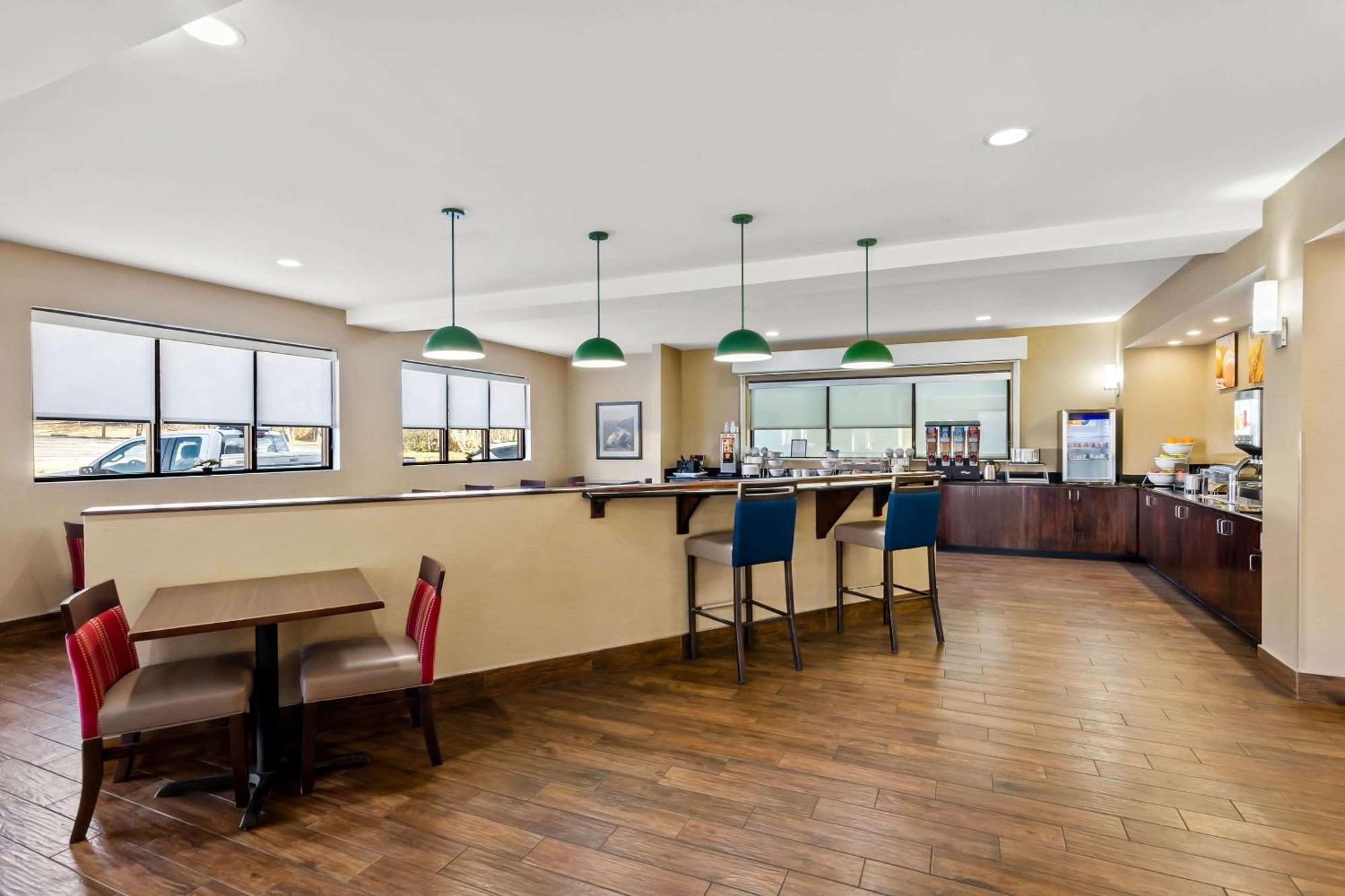 Comfort Suites Salem-Roanoke I-81 Екстериор снимка