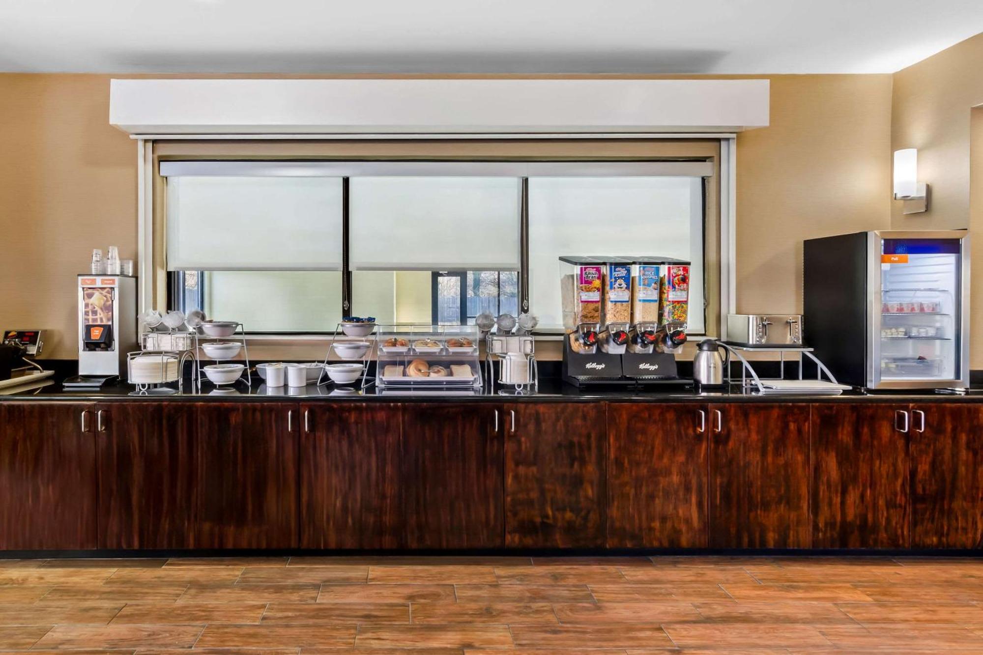 Comfort Suites Salem-Roanoke I-81 Екстериор снимка