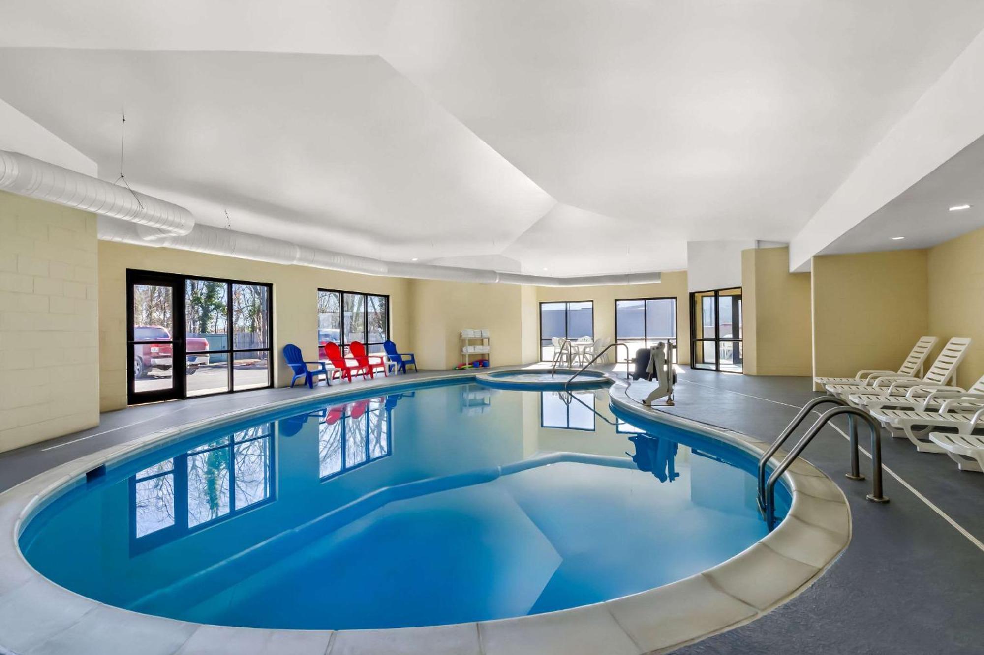Comfort Suites Salem-Roanoke I-81 Екстериор снимка