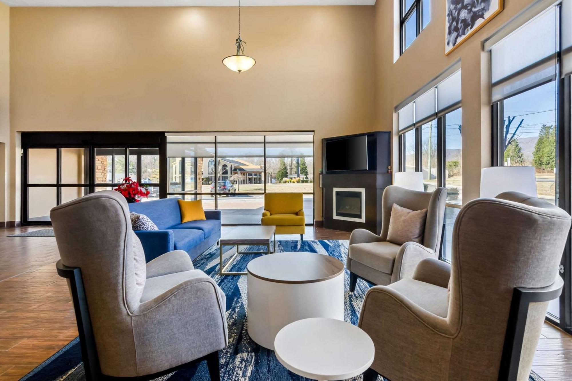 Comfort Suites Salem-Roanoke I-81 Екстериор снимка
