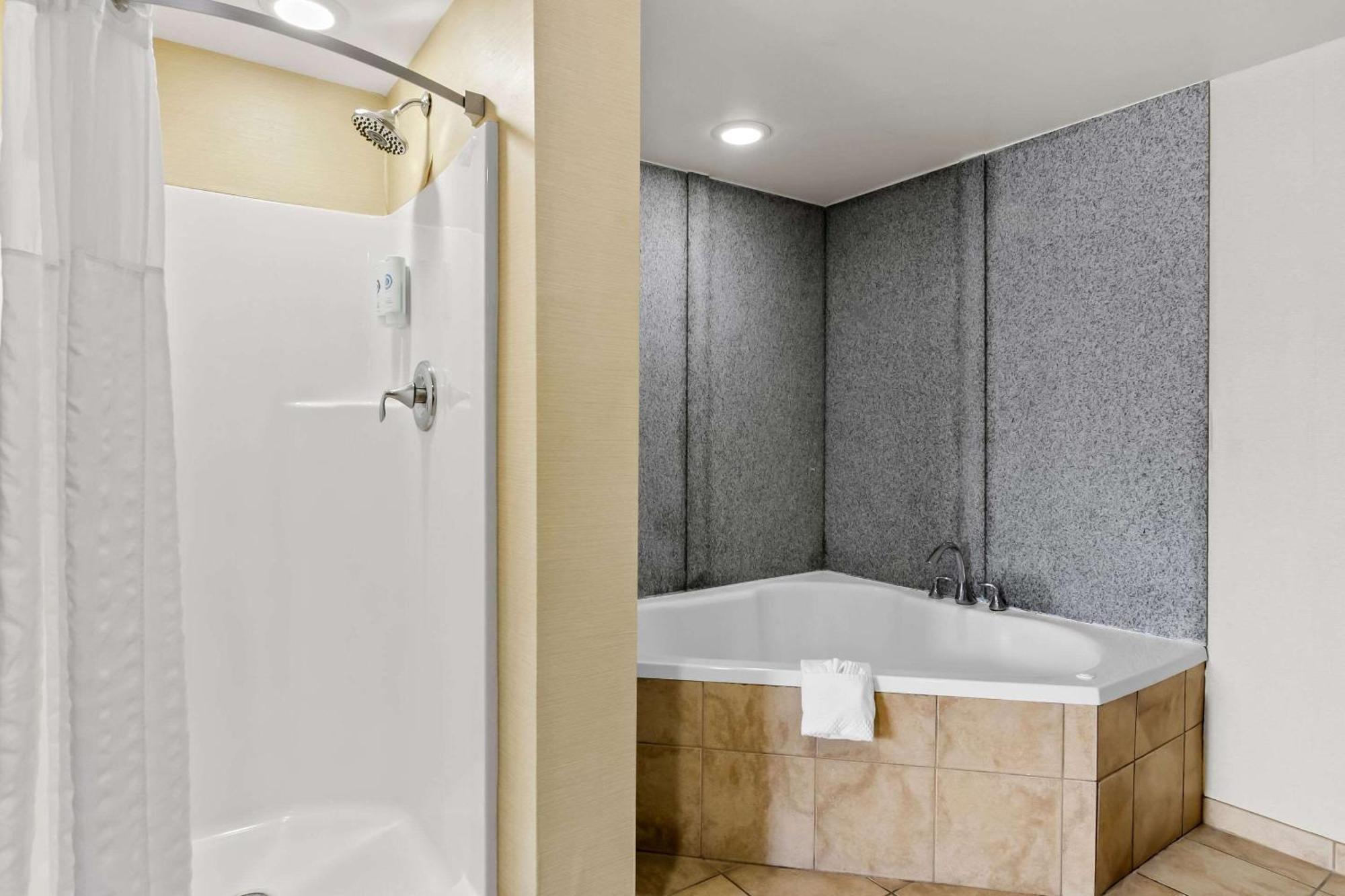 Comfort Suites Salem-Roanoke I-81 Екстериор снимка