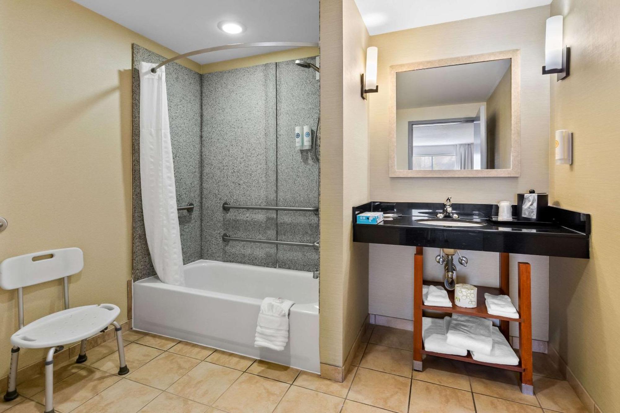 Comfort Suites Salem-Roanoke I-81 Екстериор снимка